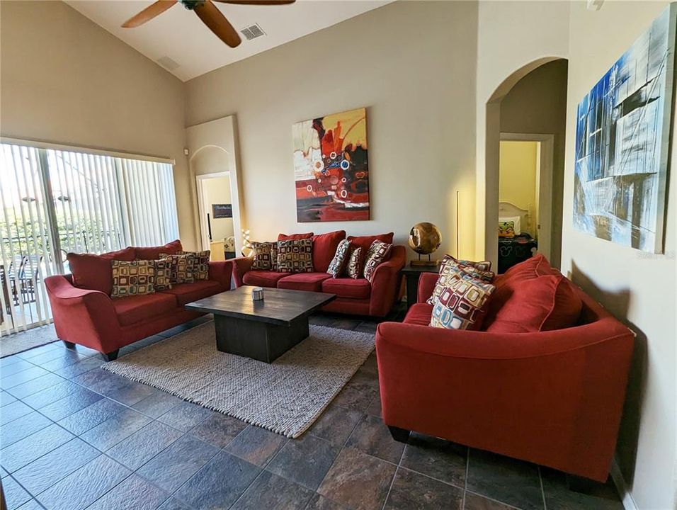 En Venta: $425,000 (4 camas, 3 baños, 1839 Pies cuadrados)