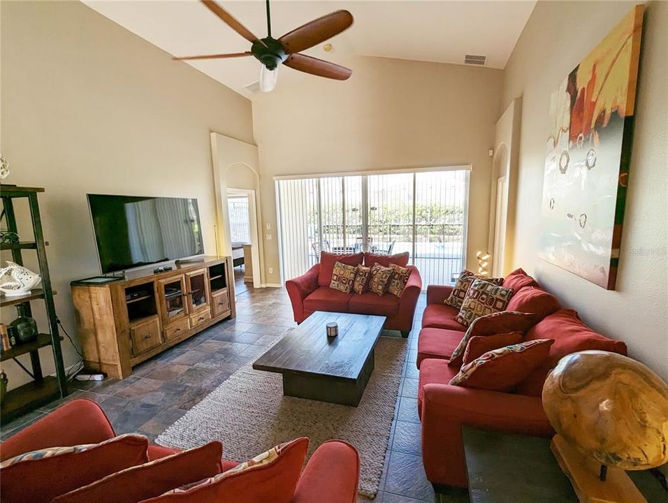 En Venta: $425,000 (4 camas, 3 baños, 1839 Pies cuadrados)