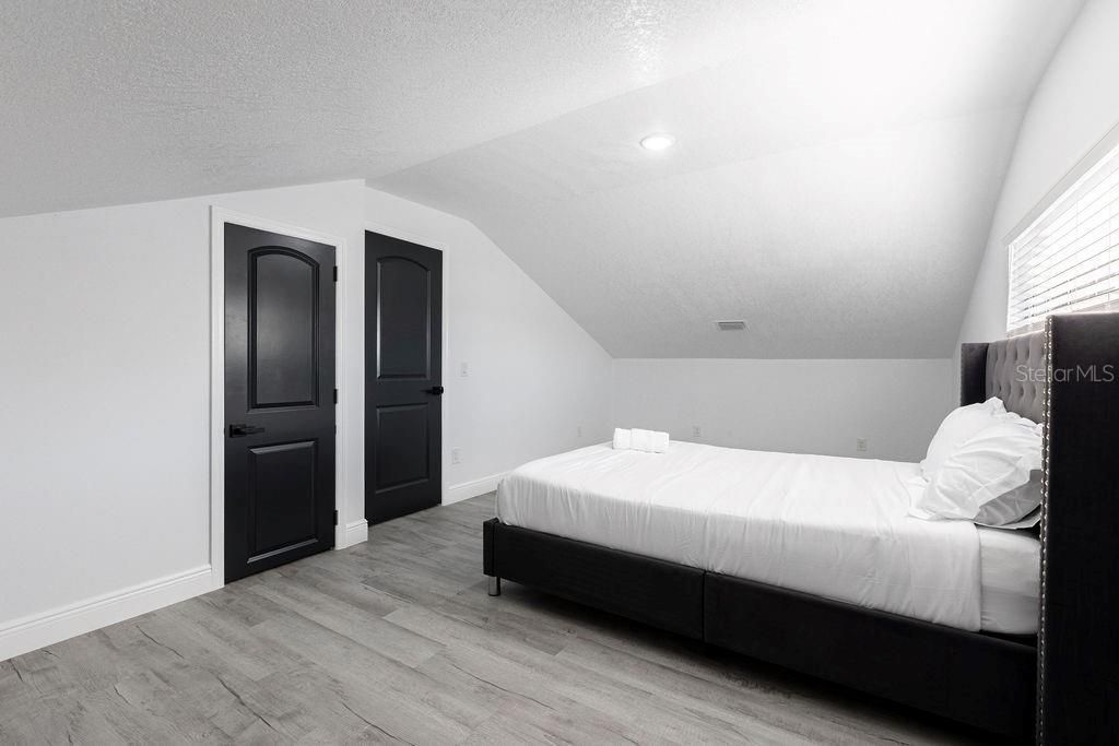 For Sale: $735,000 (4 beds, 3 baths, 1913 Square Feet)