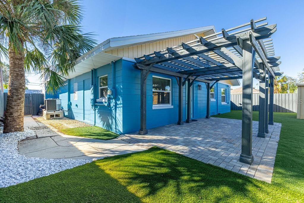 For Sale: $735,000 (4 beds, 3 baths, 1913 Square Feet)