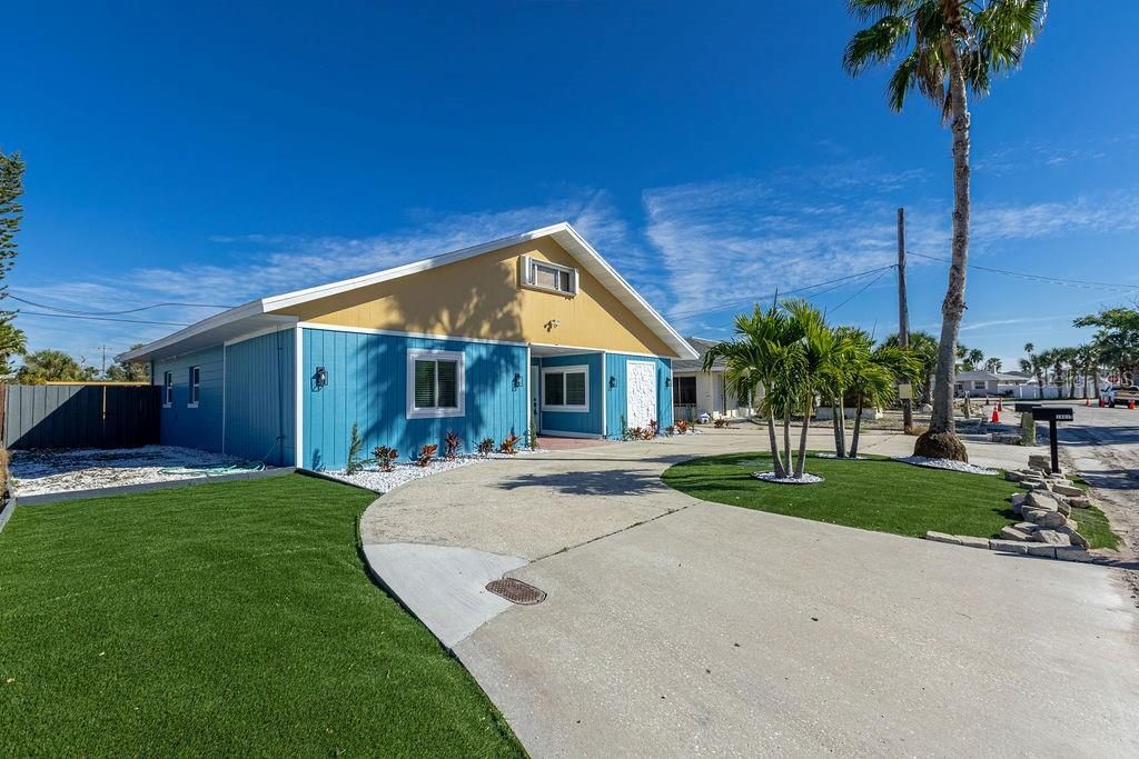 For Sale: $735,000 (4 beds, 3 baths, 1913 Square Feet)