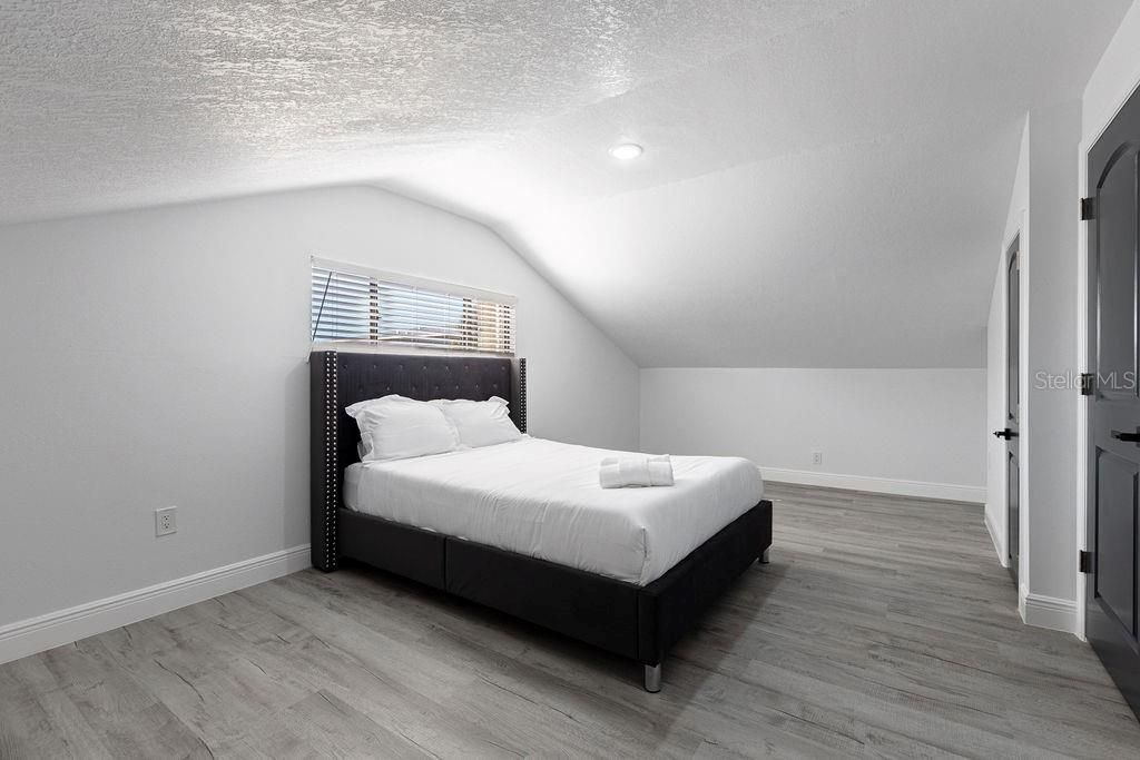 For Sale: $735,000 (4 beds, 3 baths, 1913 Square Feet)