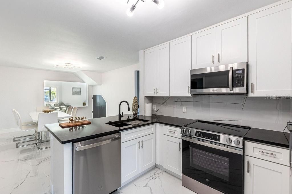 For Sale: $735,000 (4 beds, 3 baths, 1913 Square Feet)