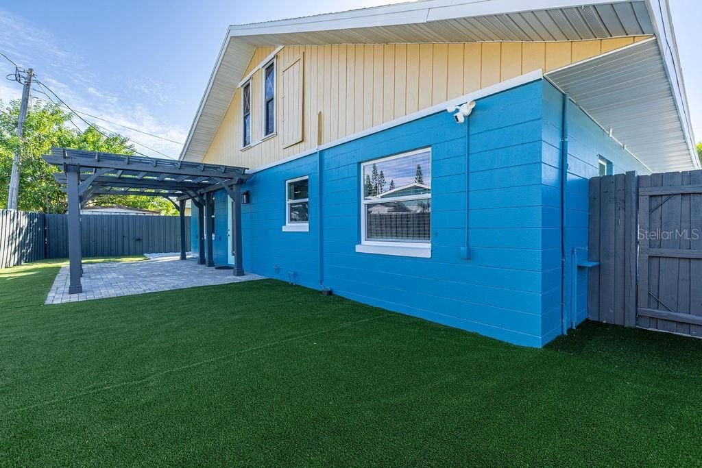 For Sale: $735,000 (4 beds, 3 baths, 1913 Square Feet)