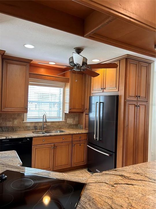 В аренду: $2,900 (2 спален, 1 ванн, 980 Квадратных фут)