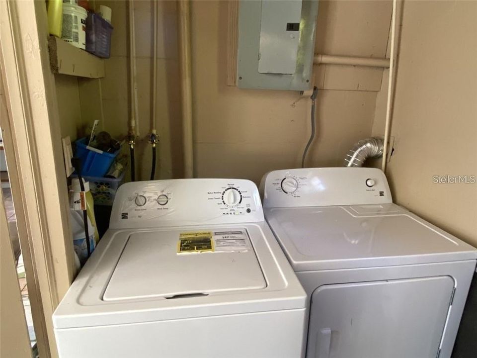 出租: $2,300 (3 贝兹, 1 浴室, 996 平方英尺)