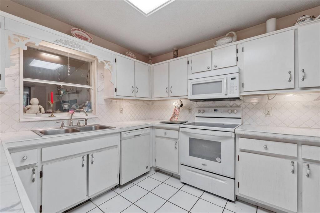 En Venta: $330,000 (3 camas, 2 baños, 2200 Pies cuadrados)