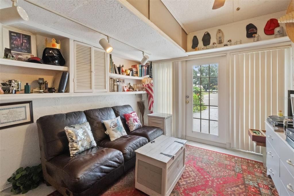 En Venta: $330,000 (3 camas, 2 baños, 2200 Pies cuadrados)