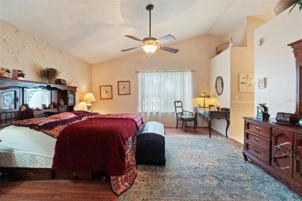 En Venta: $330,000 (3 camas, 2 baños, 2200 Pies cuadrados)