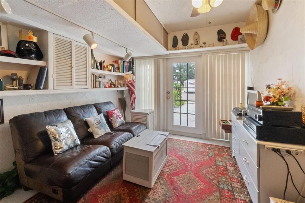 En Venta: $330,000 (3 camas, 2 baños, 2200 Pies cuadrados)