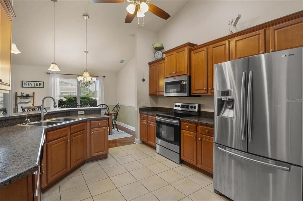 На продажу: $392,000 (4 спален, 2 ванн, 1699 Квадратных фут)