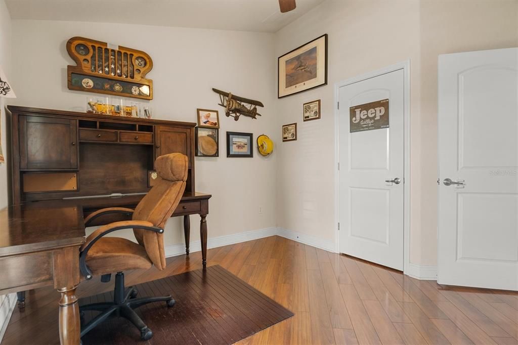 На продажу: $392,000 (4 спален, 2 ванн, 1699 Квадратных фут)