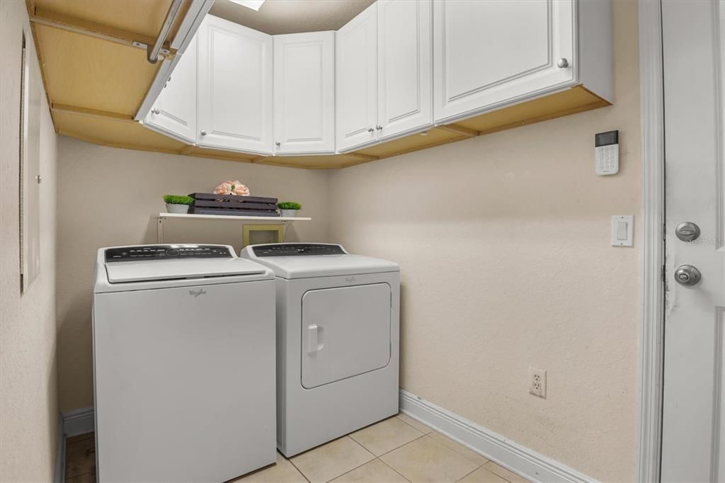 На продажу: $392,000 (4 спален, 2 ванн, 1699 Квадратных фут)