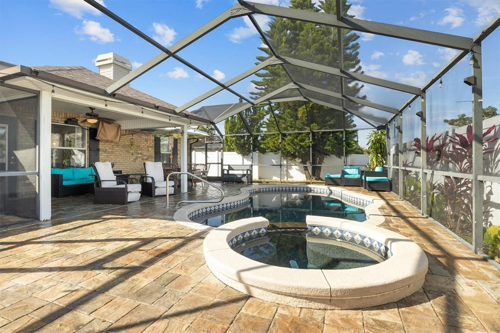 На продажу: $392,000 (4 спален, 2 ванн, 1699 Квадратных фут)