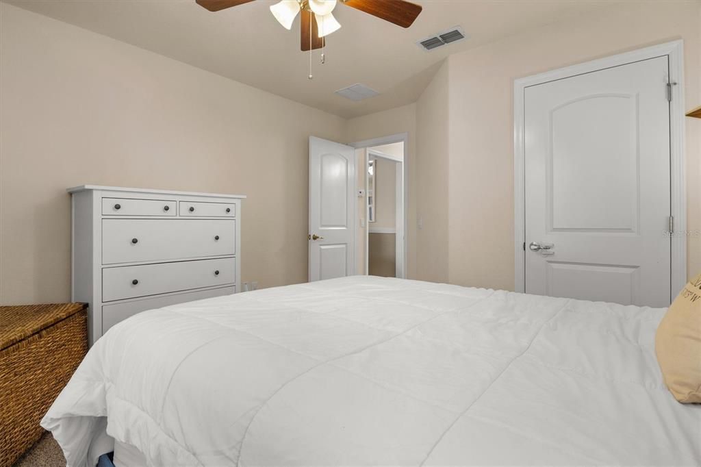 На продажу: $392,000 (4 спален, 2 ванн, 1699 Квадратных фут)