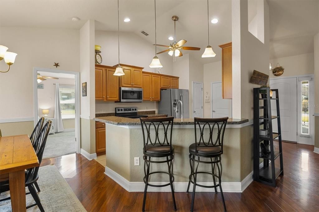 На продажу: $392,000 (4 спален, 2 ванн, 1699 Квадратных фут)