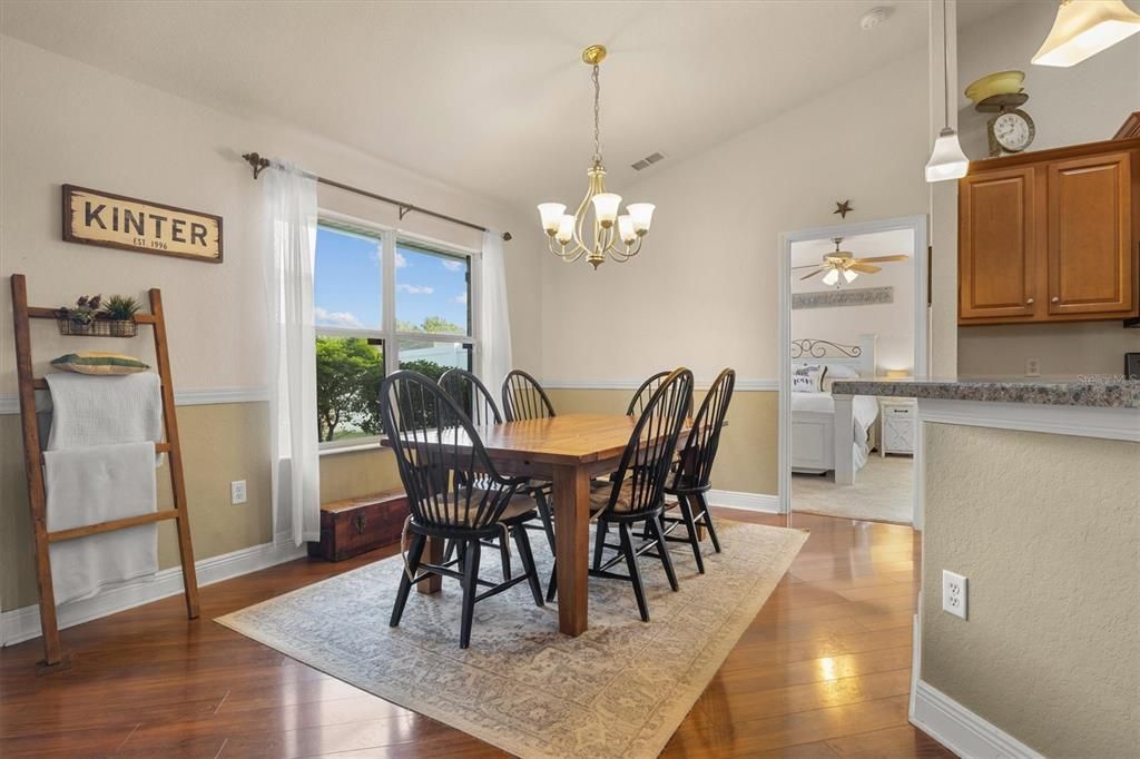 На продажу: $392,000 (4 спален, 2 ванн, 1699 Квадратных фут)