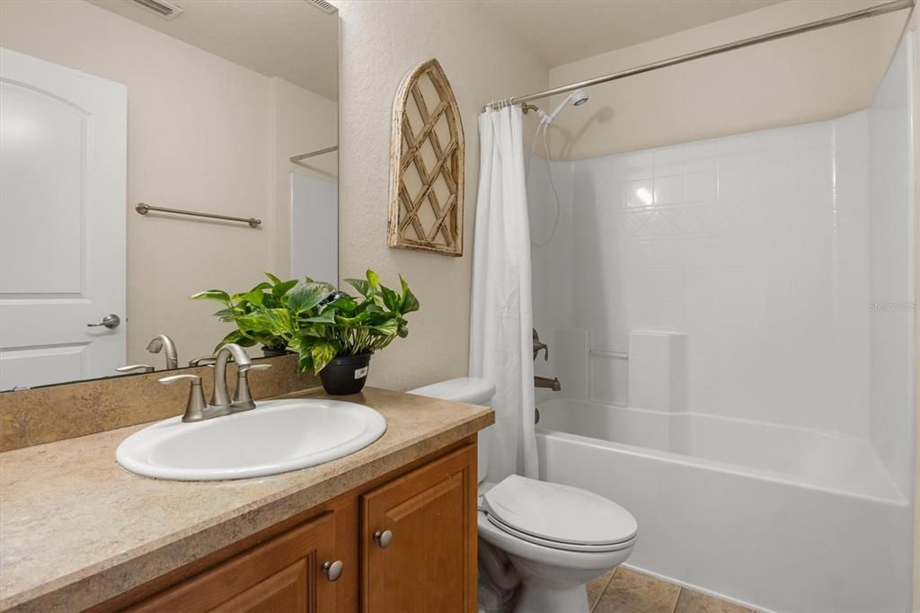 На продажу: $392,000 (4 спален, 2 ванн, 1699 Квадратных фут)