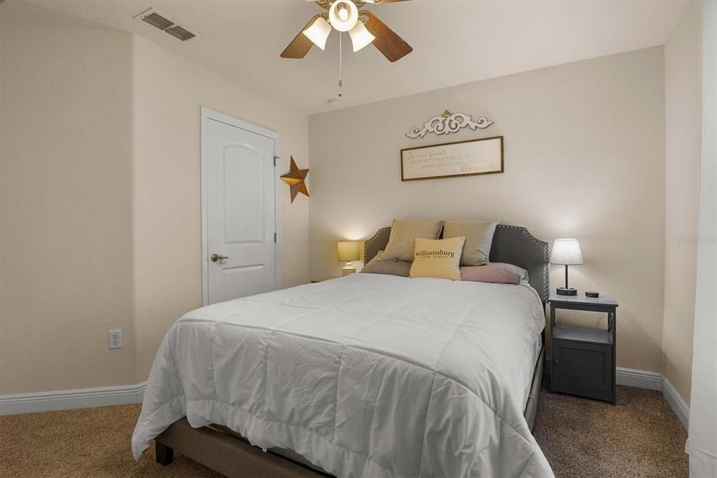 На продажу: $392,000 (4 спален, 2 ванн, 1699 Квадратных фут)