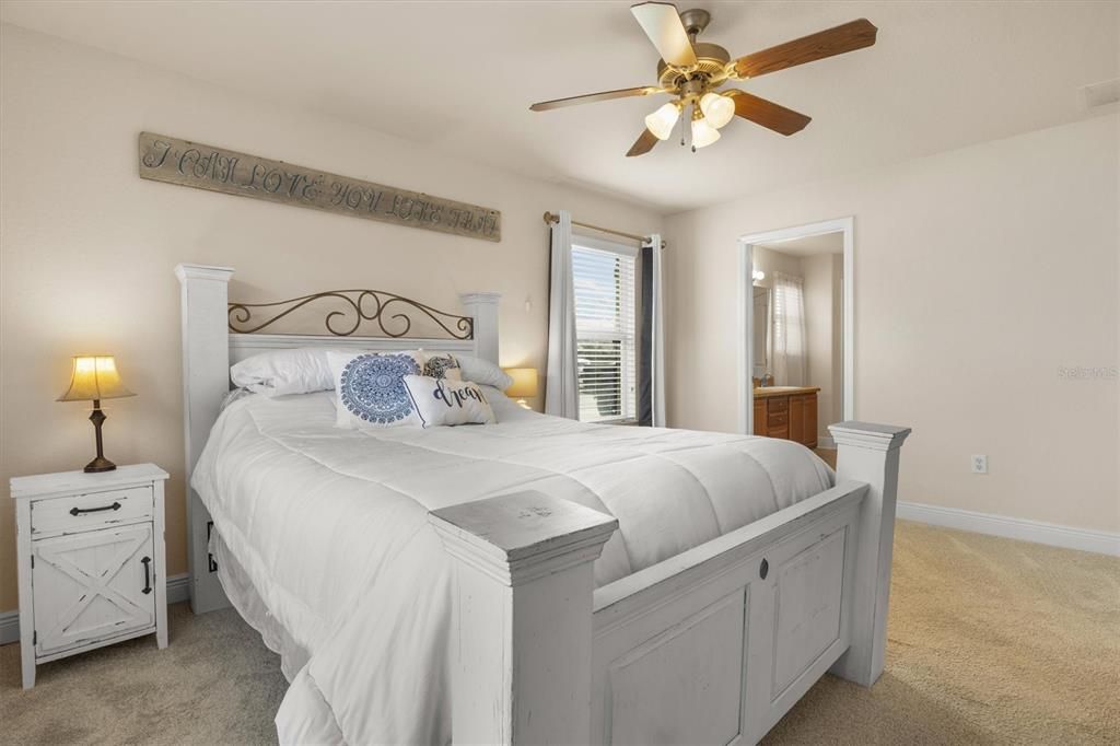 На продажу: $392,000 (4 спален, 2 ванн, 1699 Квадратных фут)