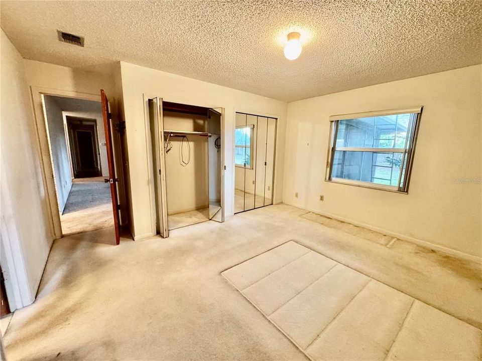 En Venta: $285,000 (4 camas, 2 baños, 1460 Pies cuadrados)