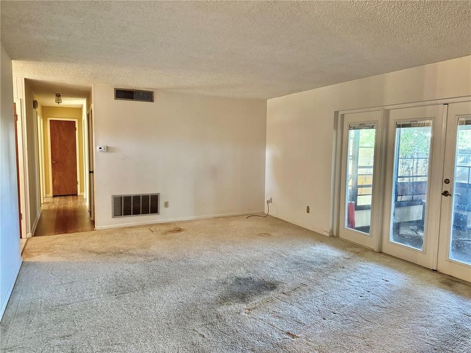 En Venta: $285,000 (4 camas, 2 baños, 1460 Pies cuadrados)