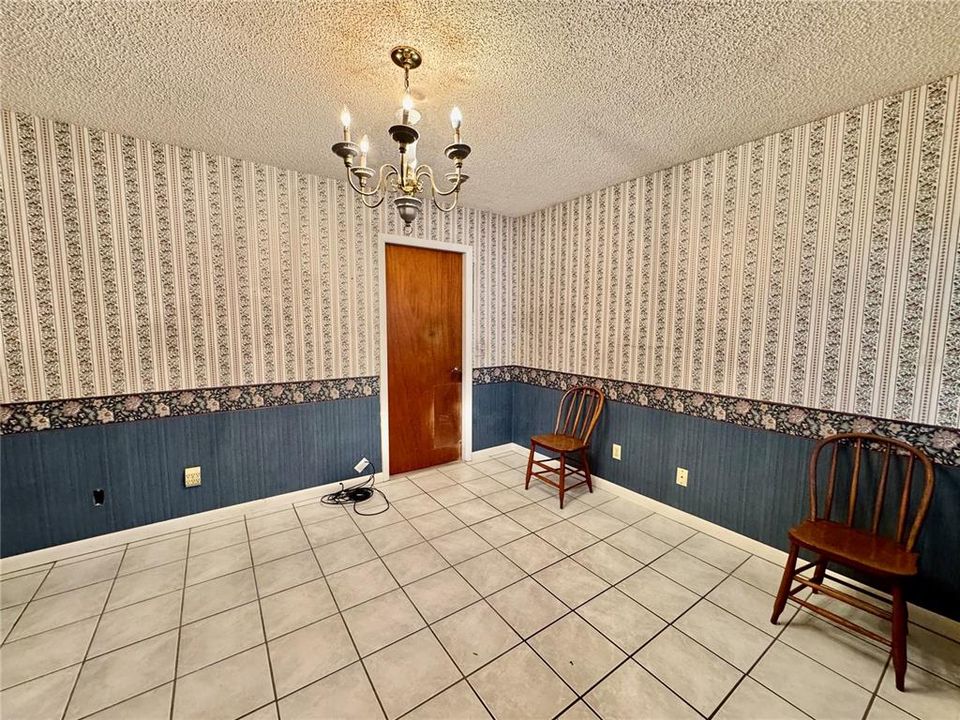 En Venta: $285,000 (4 camas, 2 baños, 1460 Pies cuadrados)