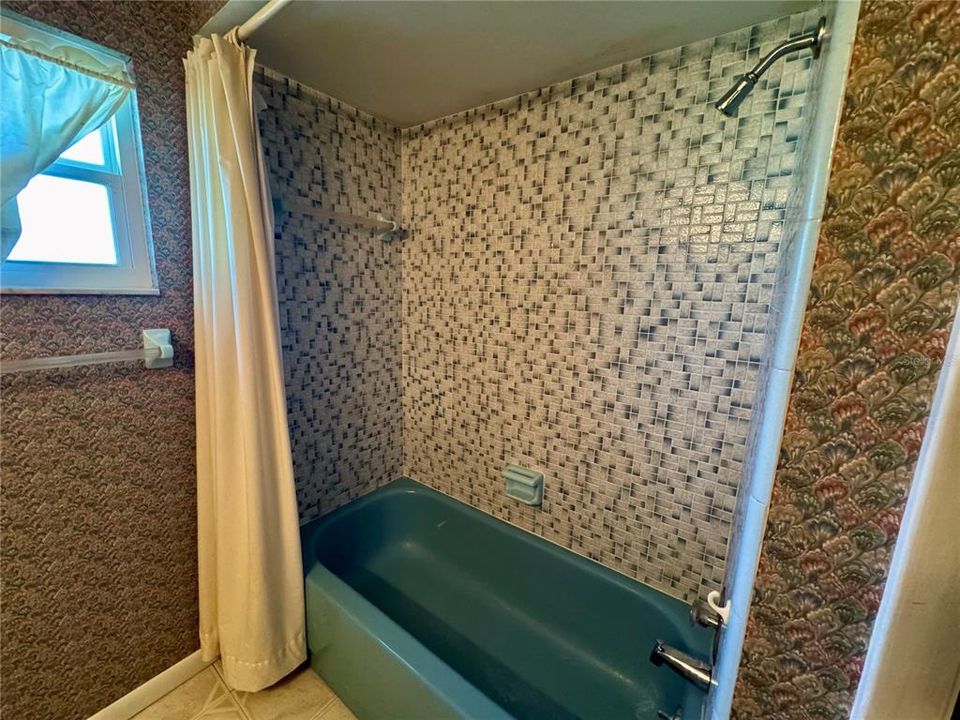 En Venta: $285,000 (4 camas, 2 baños, 1460 Pies cuadrados)