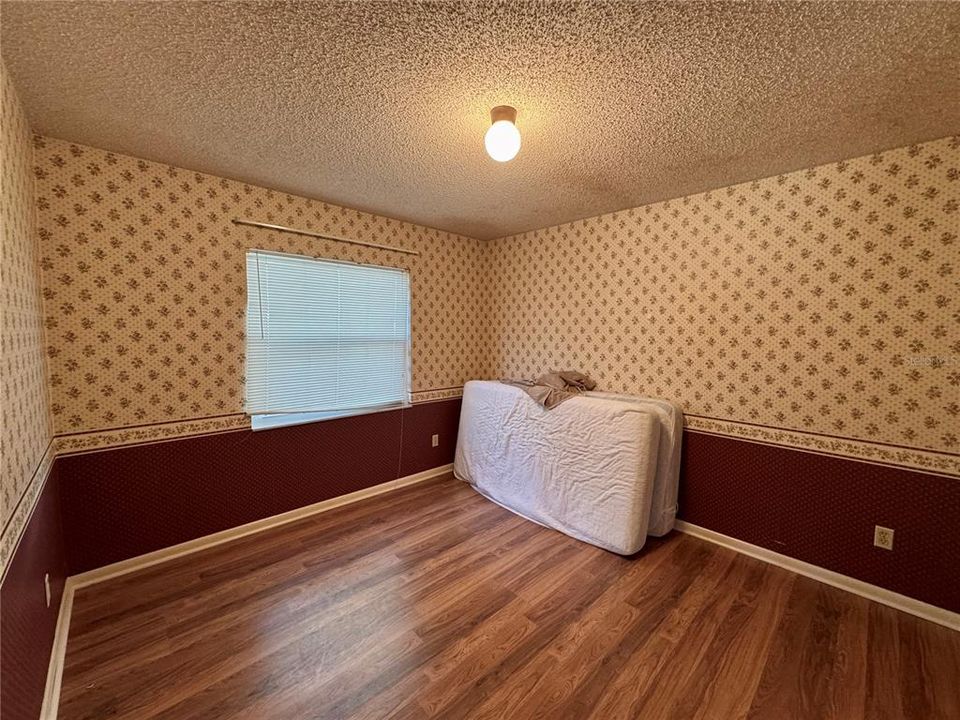 En Venta: $285,000 (4 camas, 2 baños, 1460 Pies cuadrados)