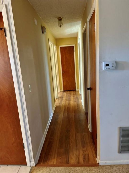 En Venta: $285,000 (4 camas, 2 baños, 1460 Pies cuadrados)