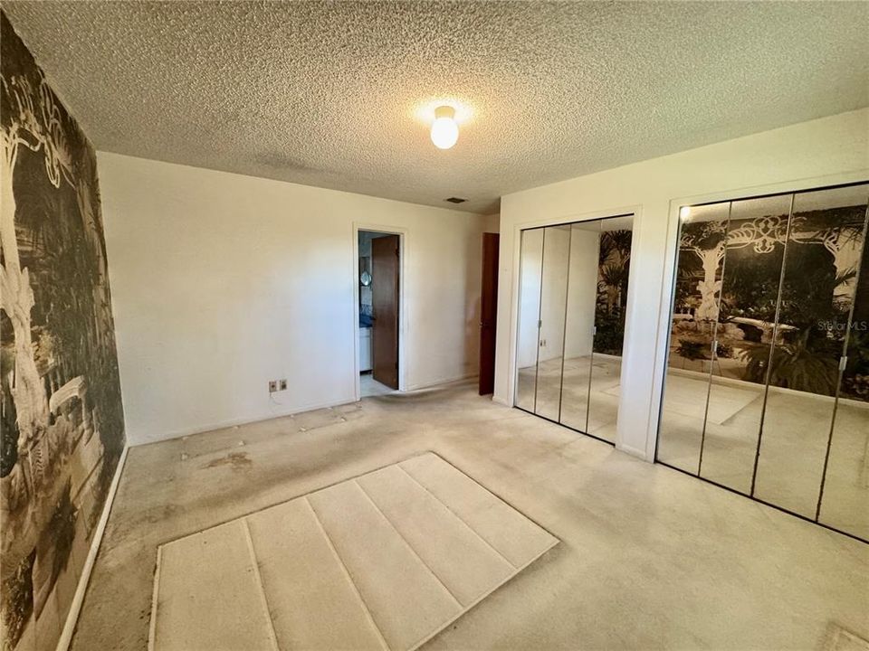 En Venta: $285,000 (4 camas, 2 baños, 1460 Pies cuadrados)