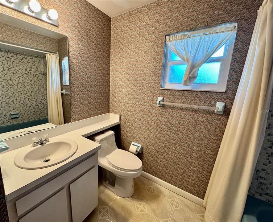 En Venta: $285,000 (4 camas, 2 baños, 1460 Pies cuadrados)