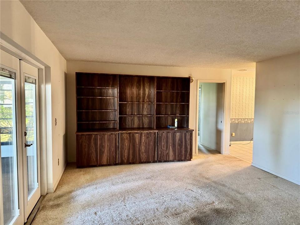 En Venta: $285,000 (4 camas, 2 baños, 1460 Pies cuadrados)