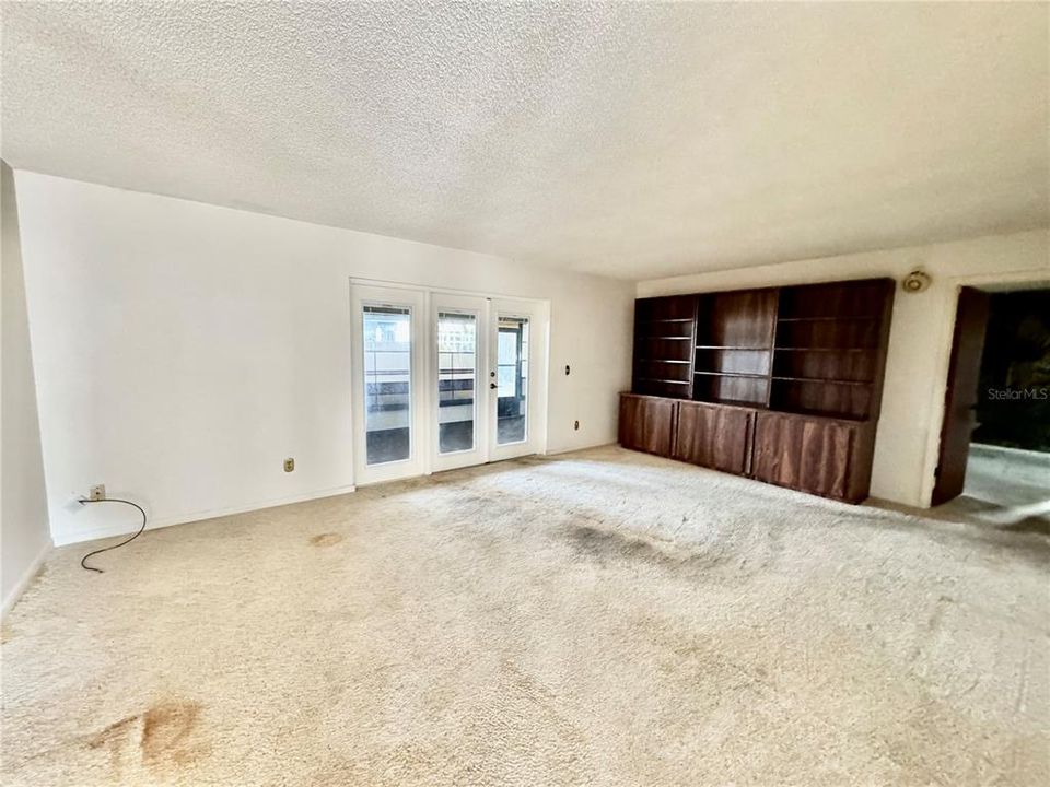 En Venta: $285,000 (4 camas, 2 baños, 1460 Pies cuadrados)