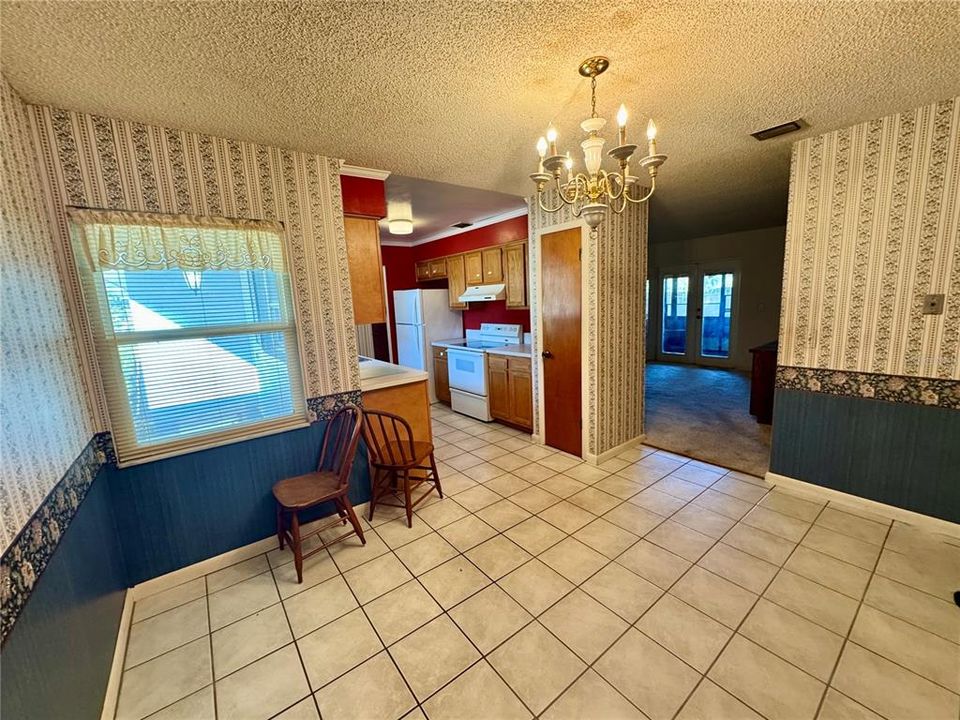 En Venta: $285,000 (4 camas, 2 baños, 1460 Pies cuadrados)