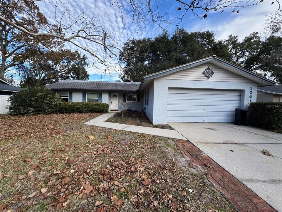 En Venta: $285,000 (4 camas, 2 baños, 1460 Pies cuadrados)