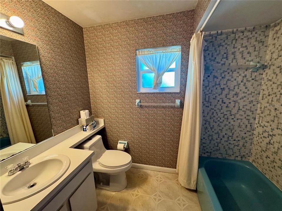 En Venta: $285,000 (4 camas, 2 baños, 1460 Pies cuadrados)