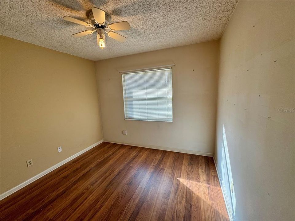 En Venta: $285,000 (4 camas, 2 baños, 1460 Pies cuadrados)