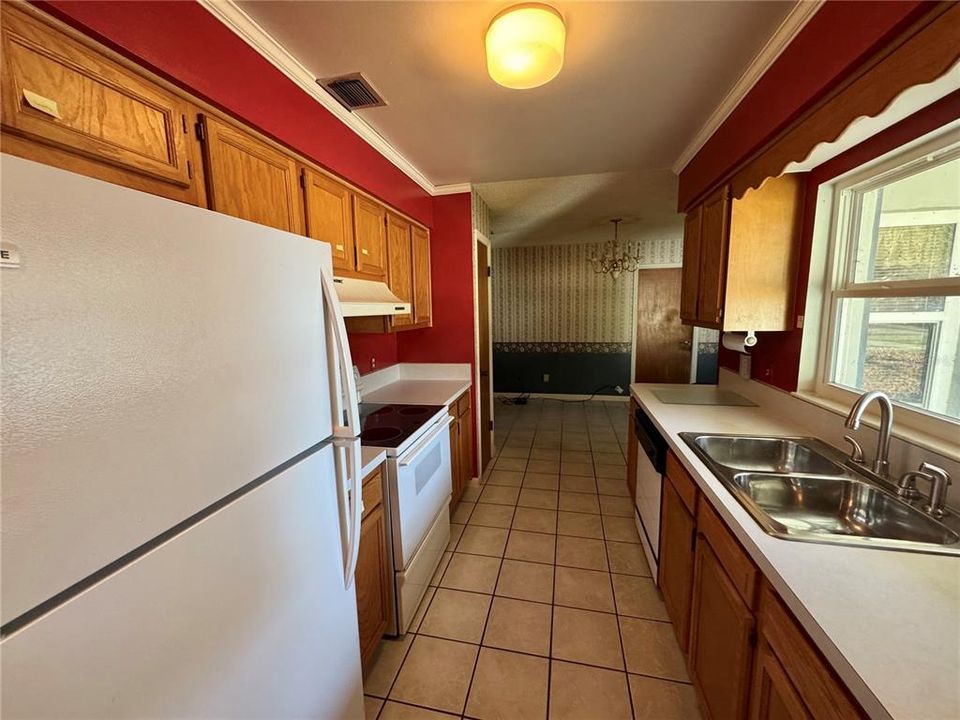 En Venta: $285,000 (4 camas, 2 baños, 1460 Pies cuadrados)