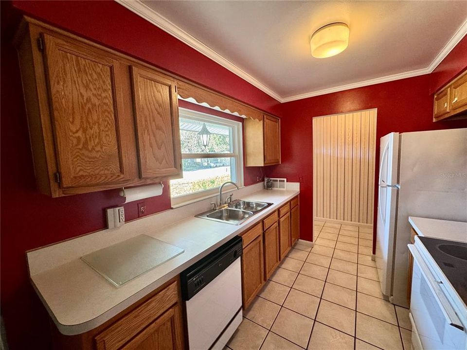 En Venta: $285,000 (4 camas, 2 baños, 1460 Pies cuadrados)