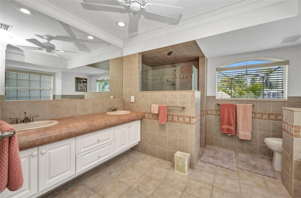 На продажу: $425,000 (3 спален, 2 ванн, 1874 Квадратных фут)