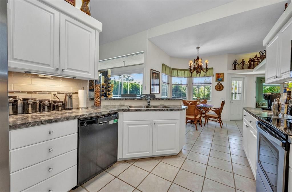 На продажу: $425,000 (3 спален, 2 ванн, 1874 Квадратных фут)