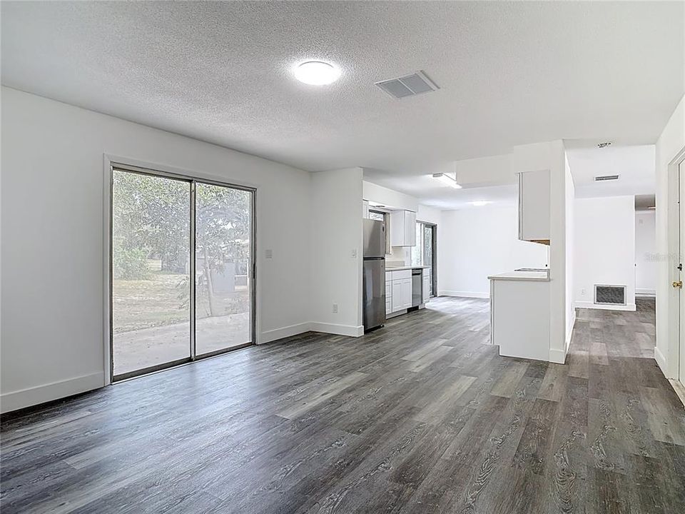 For Sale: $319,000 (3 beds, 2 baths, 1499 Square Feet)