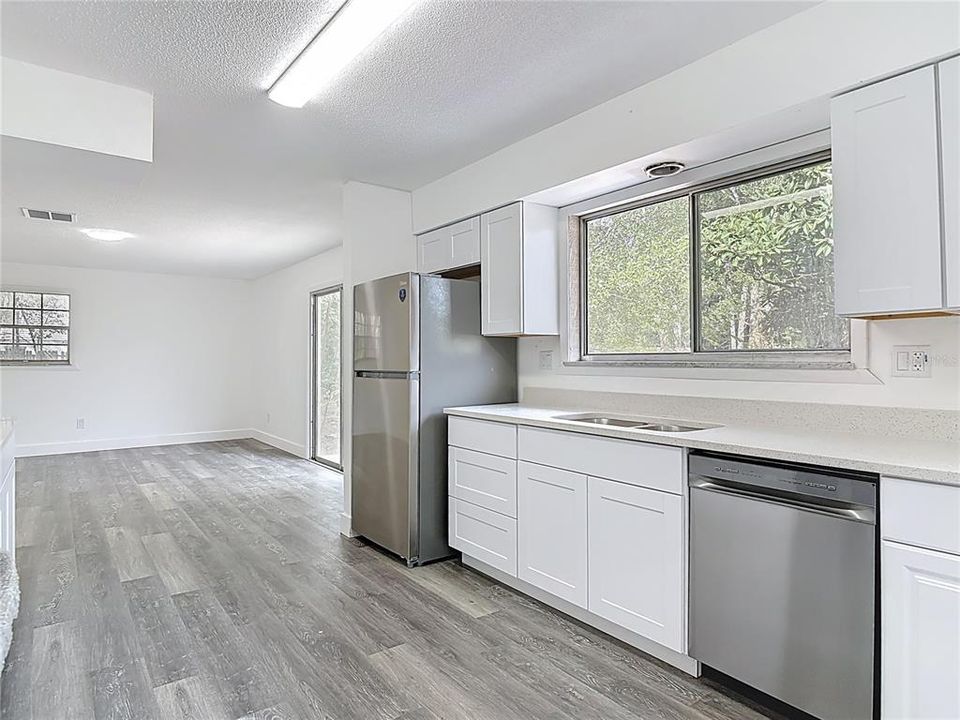 For Sale: $319,000 (3 beds, 2 baths, 1499 Square Feet)