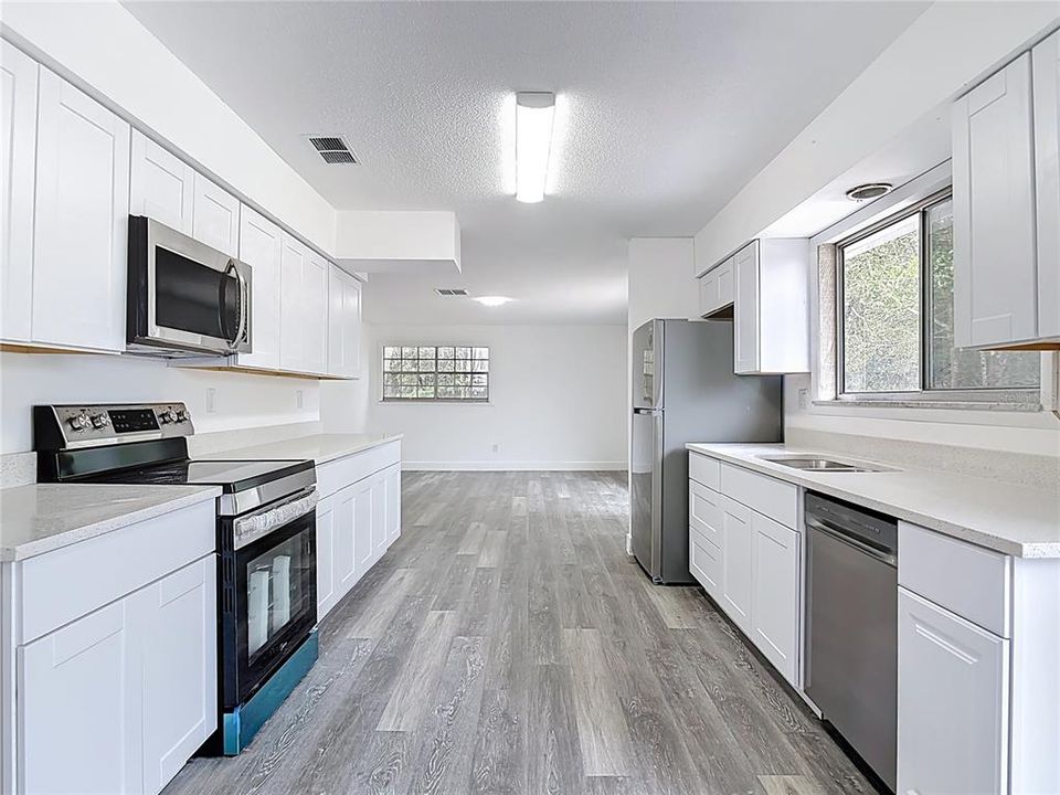 For Sale: $319,000 (3 beds, 2 baths, 1499 Square Feet)