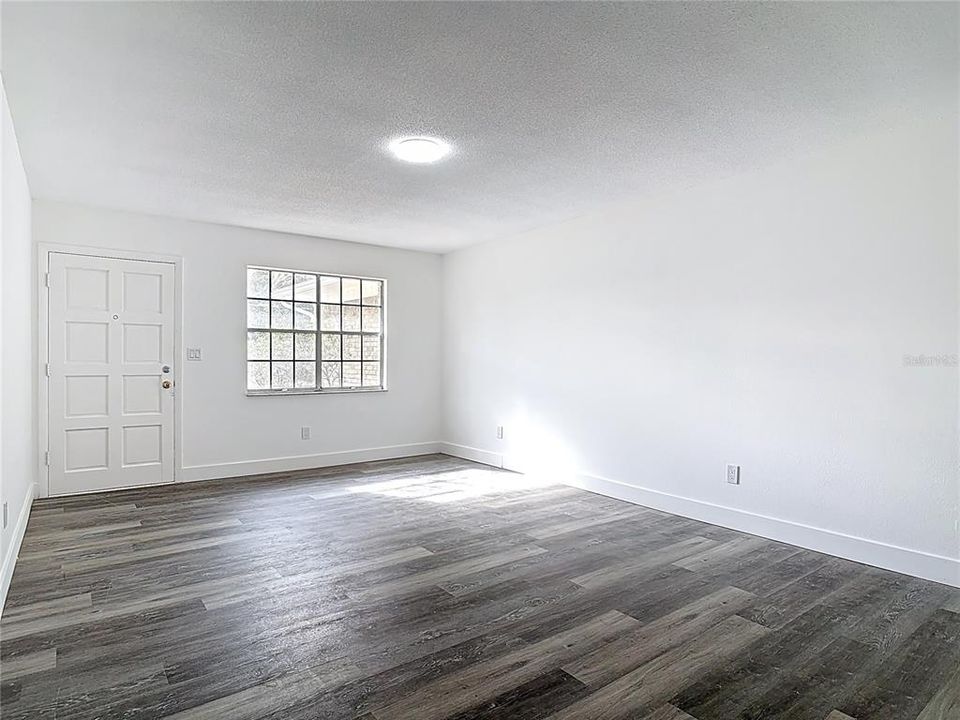 For Sale: $319,000 (3 beds, 2 baths, 1499 Square Feet)