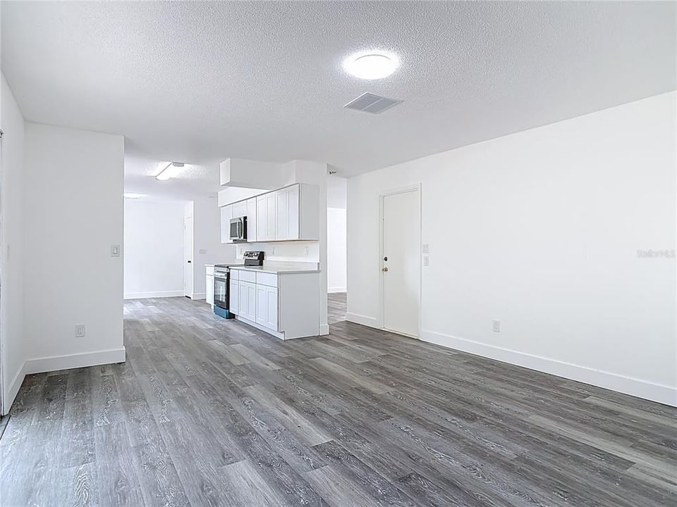 For Sale: $319,000 (3 beds, 2 baths, 1499 Square Feet)