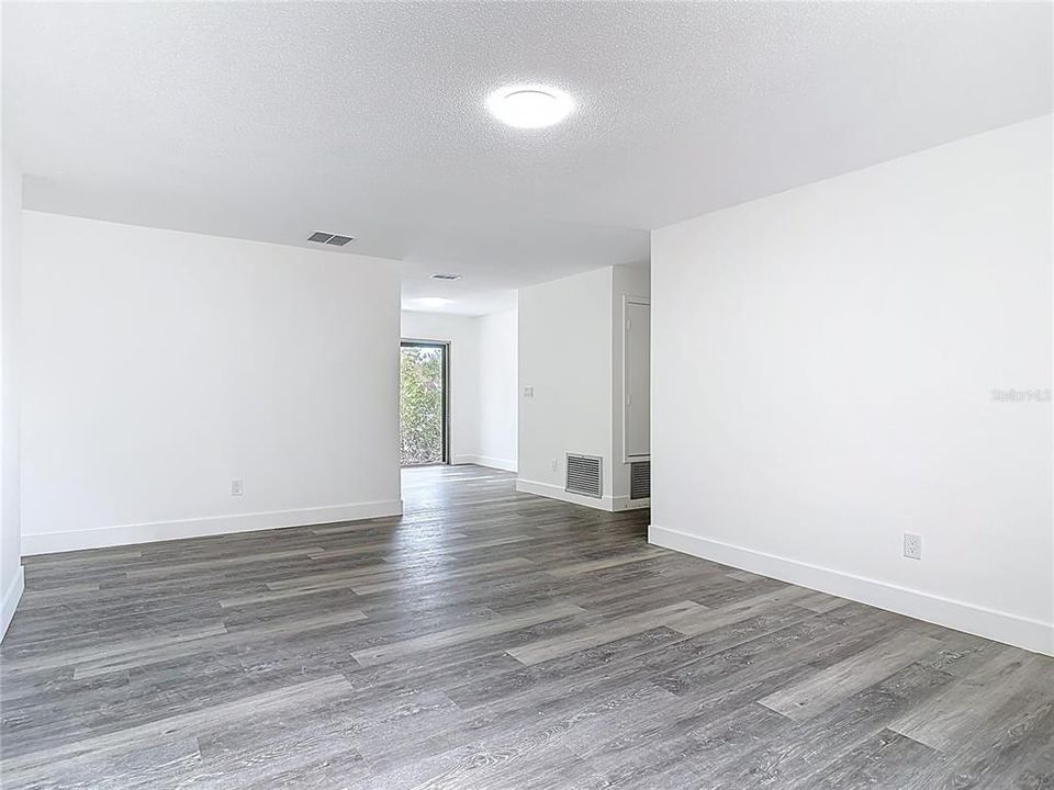 For Sale: $319,000 (3 beds, 2 baths, 1499 Square Feet)