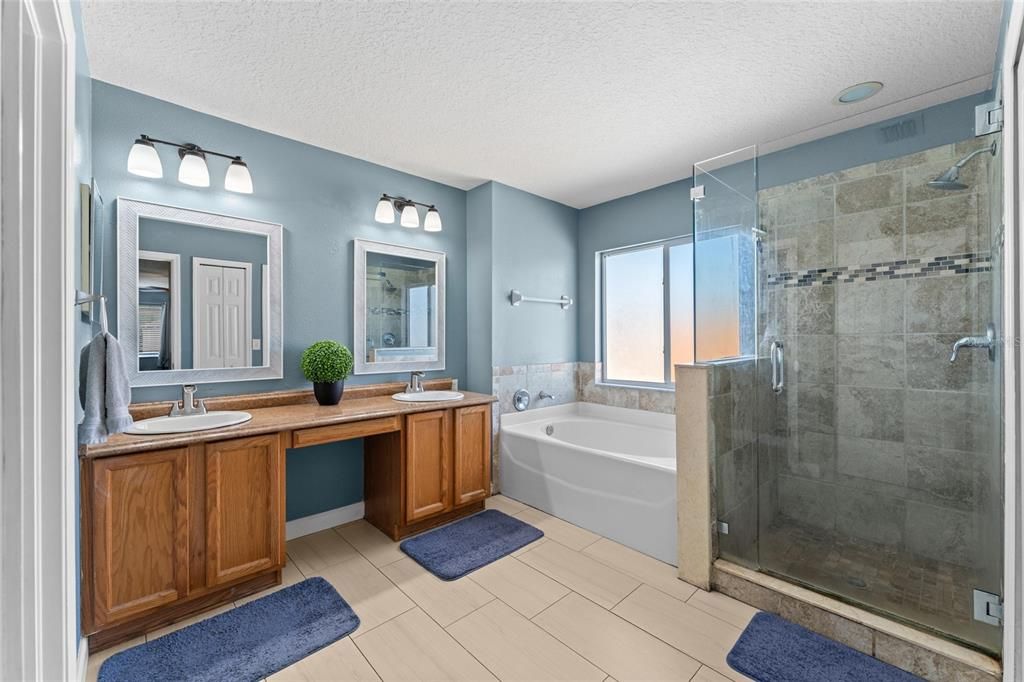 For Sale: $525,000 (6 beds, 3 baths, 3125 Square Feet)