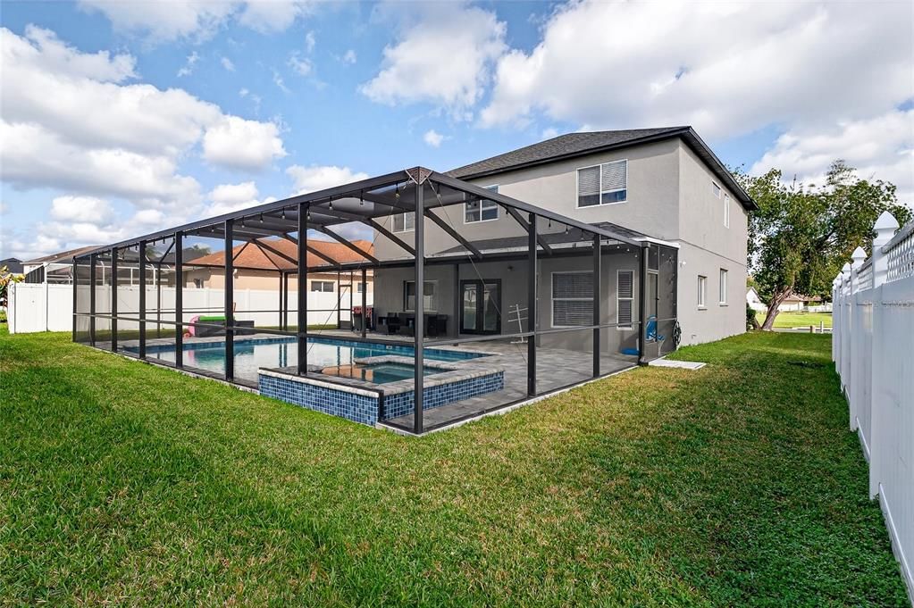 For Sale: $525,000 (6 beds, 3 baths, 3125 Square Feet)